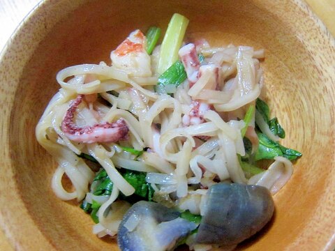 海老と烏賊と茄子韮のナンプラー麺